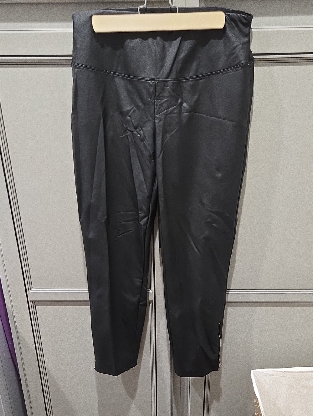 Pink Lily Black Faux Leather Leggings